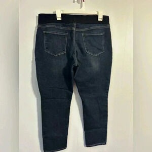 Women’s St. John’s size extra large petite skinny leg jeans. Great preowned cond